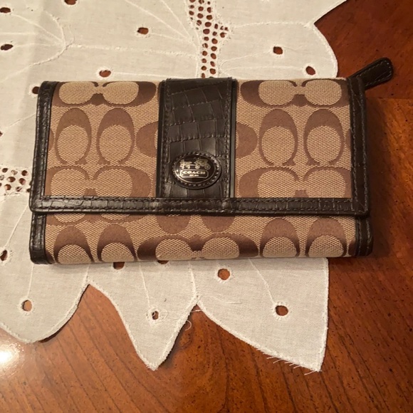 Coach wallet - Picture 1 of 3